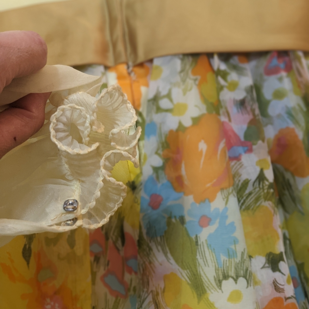 Vintage, floral, long sleeved, maxi dress with ruffle and bow details - Picture 5 of 13
